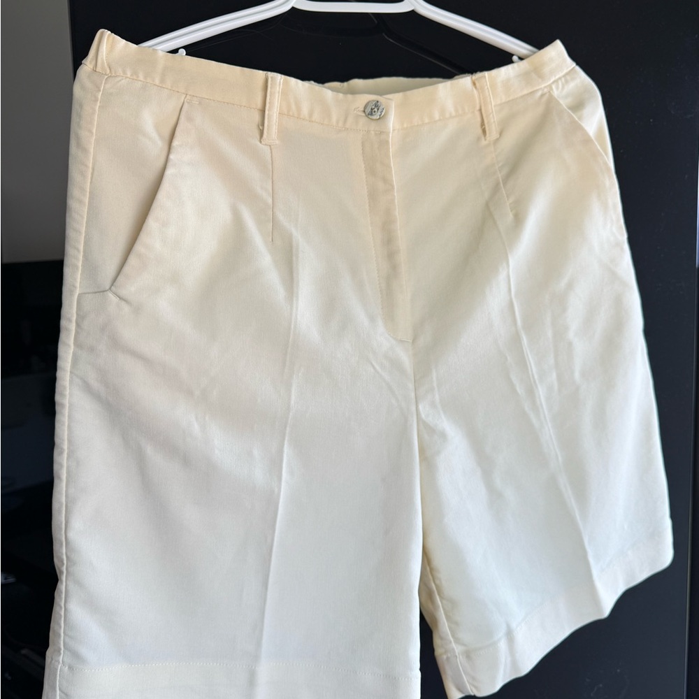 Classic yellow trendy Bermuda shorts